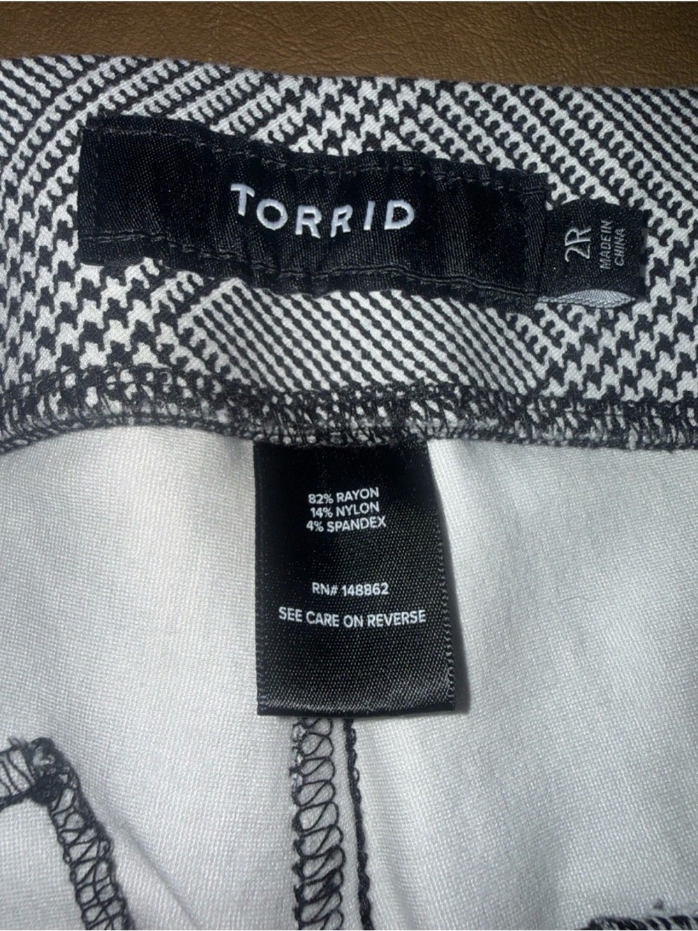 Torrid Women's Sz 2R Pull On Flat Front Career Pant Black / White Houndstooth - Picture 7 of 13